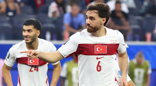 Milli Takım kampında aile krizi iddiası! Yıldız ismin babasından olay hareket - Resim : 3