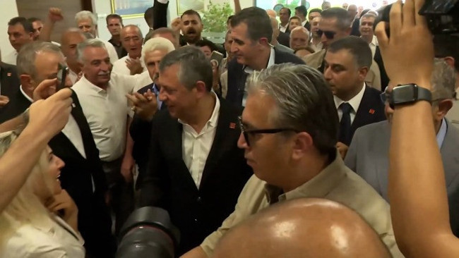 DEM Parti'nin kalesinde zılgıtlarla karşılandı! Pankart detayı dikkat çekti… - Resim : 2