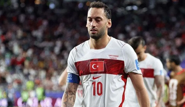 Milli Takım kampında aile krizi iddiası! Yıldız ismin babasından olay hareket - Resim : 4