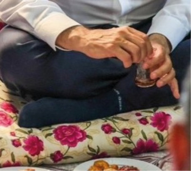 Özgür Özel’in çorabını görenler bir daha baktı! O kare gündem oldu… - Resim : 1