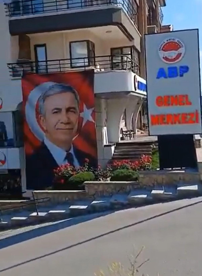 Mansur Yavaş cephesinden ‘poster’ iddialarına net yanıt! "Buradan size ekmek çıkmaz..." - Resim : 1