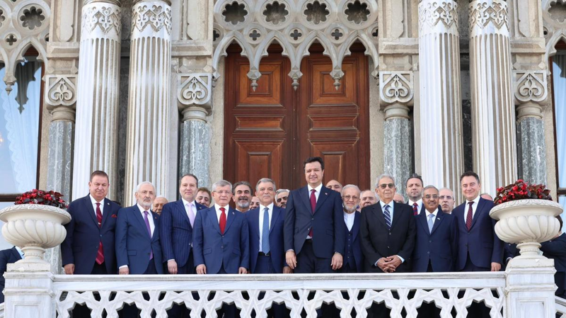 Abdullah Gül'ün karesi gündem oldu! Siyasete geri mi dönüyor? - Resim : 1