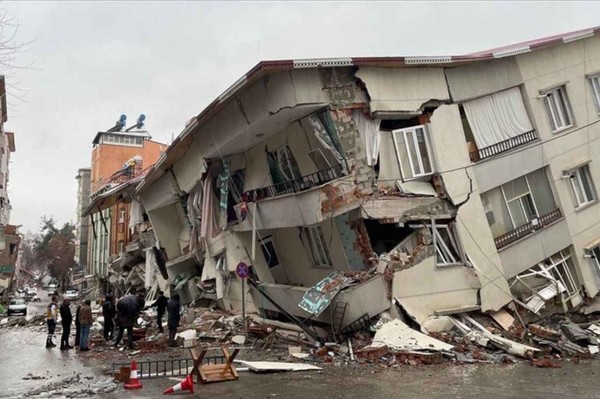 Rüyada Deprem Olduğunu Görmek Ne Anlama Gelir? Rüyada Deprem Olması ve Sallanmak Ne Demek?