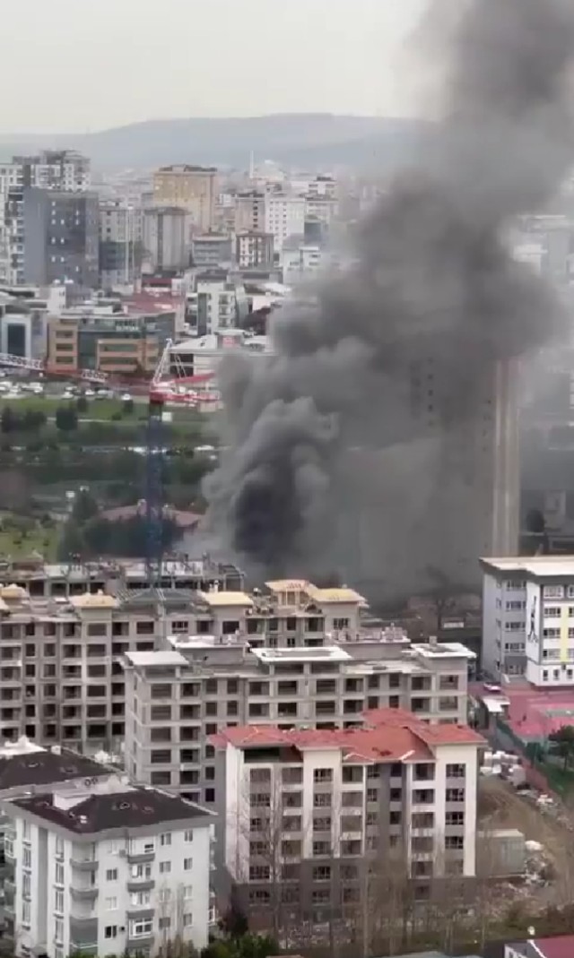 İstanbul'da işçilerin kaldığı konteynerde yangın! Bölgeye çok sayıda ekip sevk edildi - Resim : 1