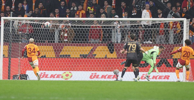 Trabzonspor-Galatasaray maçının tarihi belli oldu - Resim : 1