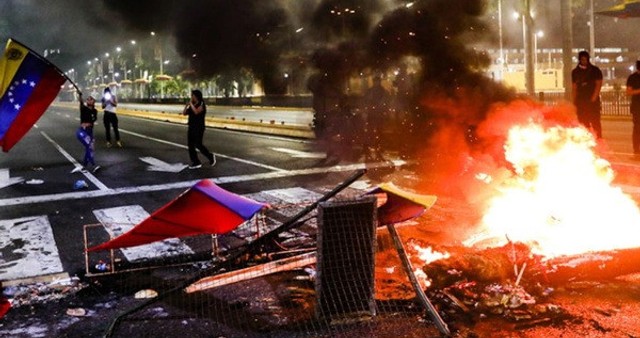 Venezuela'da seçim sonrası ülke karıştı! Çok sayıda ölü ve yaralı var - Resim : 1
