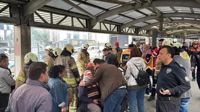 İstanbul'da iki metrobüs çarpıştı!  1 kişi öldü, 3'ü ağır 40 yaralı! - Resim : 4