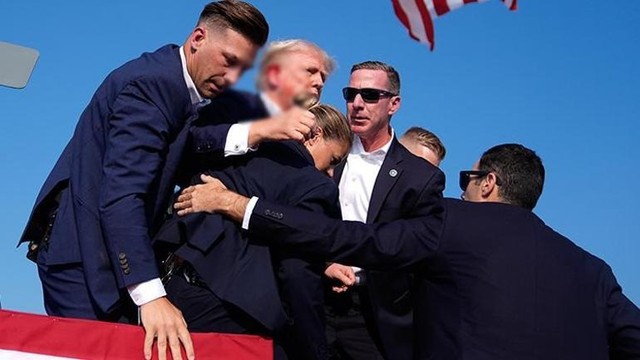 Donald Trump'a mitingde silahlı suikast girişimi! Kulağından yaralandı - Resim : 3