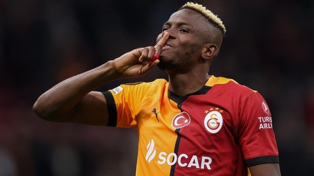 Galatasaray'a Victor Osimhen'den kötü haber - Resim : 1