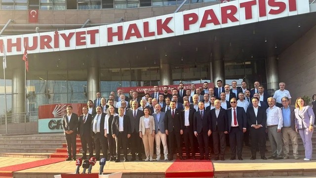 Kılıçdaroğlu’na net mesaj, 81 il başkanı Özel dedi! CHP’de kritik hamle! - Resim : 1