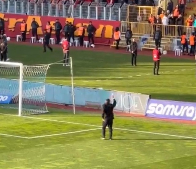 Galatasaray taraftarından Arda Turan'ı duygulandıran sürpriz! Maçın henüz başında... - Resim : 1