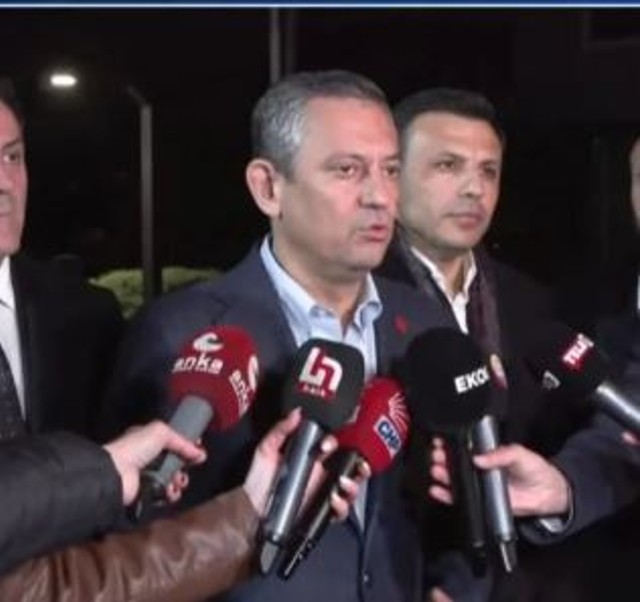 Özgür Özel, Mahir Polat'ı evinde ziyaret etti! “Tutuksuz yargılanma bekliyoruz" - Resim : 1