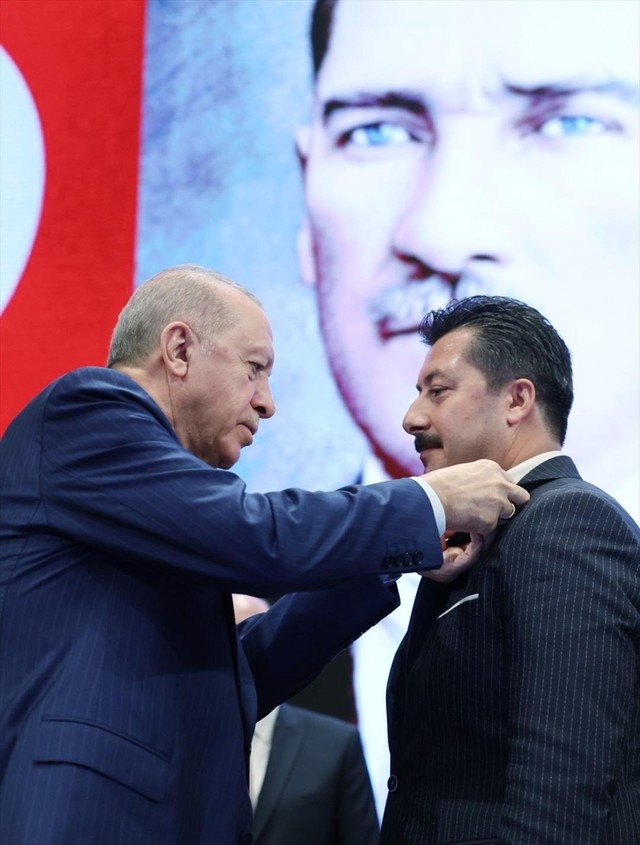 İki belediye başkanı AK Parti'ye geçti! Dikkat çeken 'ihanet' çıkışı... - Resim : 1