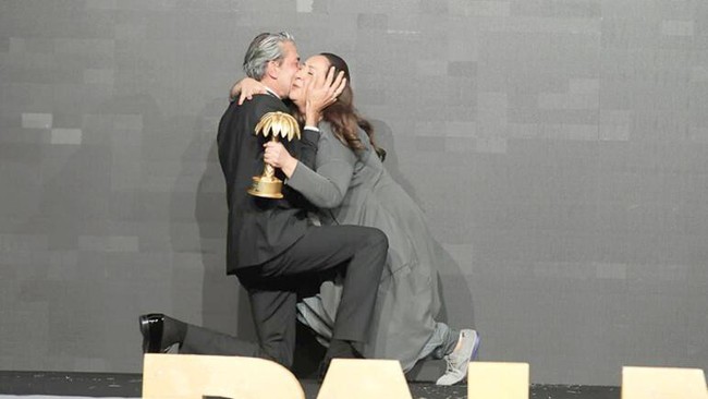 Erkan Petekkaya’dan gündem olan hareket! ‘Önünde diz çöktü...’ - Resim : 1