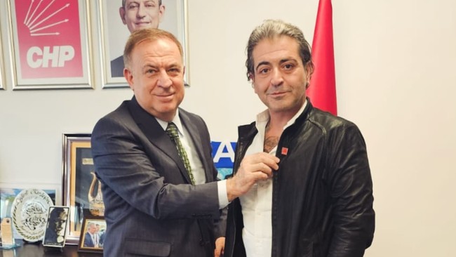Ünlü şef Hazer Amani CHP'ye katıldı! Rozeti Genel Başkan Yardımcısı taktı… - Resim : 1