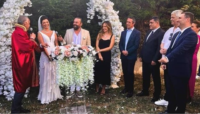 Ünlü spiker ile spor yorumcusu isim dünyaevine girdi! Ali Koç’tan çifte dikkat çeken çağrı… - Resim : 3
