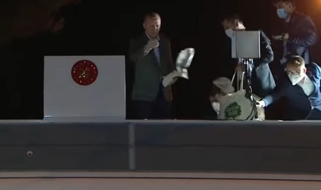 Sınıf başkanı seçilen öğrenciden olay hareket! Erdoğan göndermesi gündem oldu... - Resim : 2