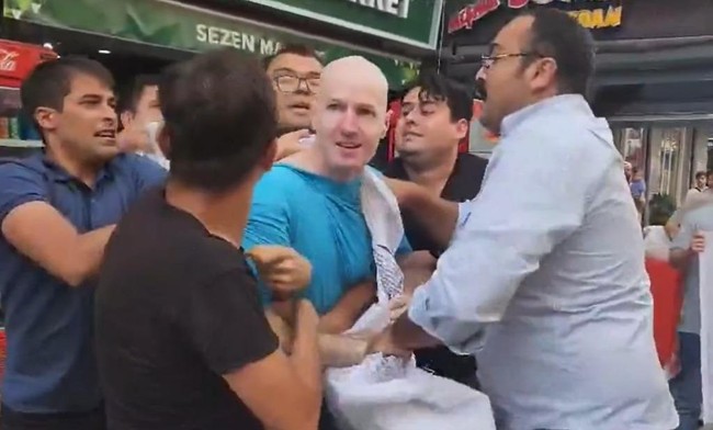 TGB paylaştı: ABD askerinin başına çuval geçirildi! "Yankee go home!" - Resim : 1