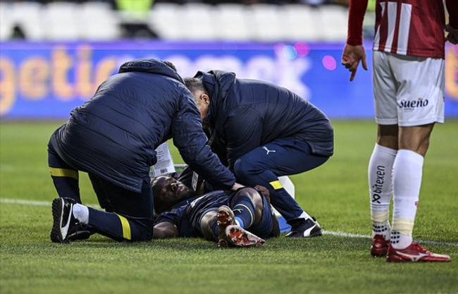 Enner Valencia yere yığıldı: Herkesi korkuttu! - Resim : 1
