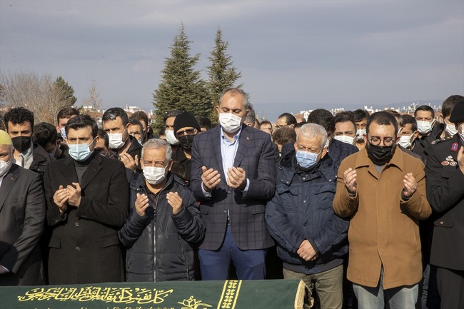 Selçuk Bayraktar cenaze töreninde yıkıldı! ‘Yüksek donanımlı bir mühendisti…’ - Resim : 4