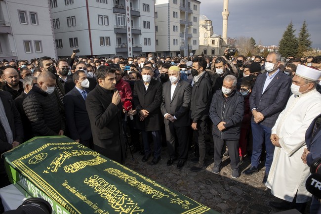 Selçuk Bayraktar cenaze töreninde yıkıldı! ‘Yüksek donanımlı bir mühendisti…’ - Resim : 5