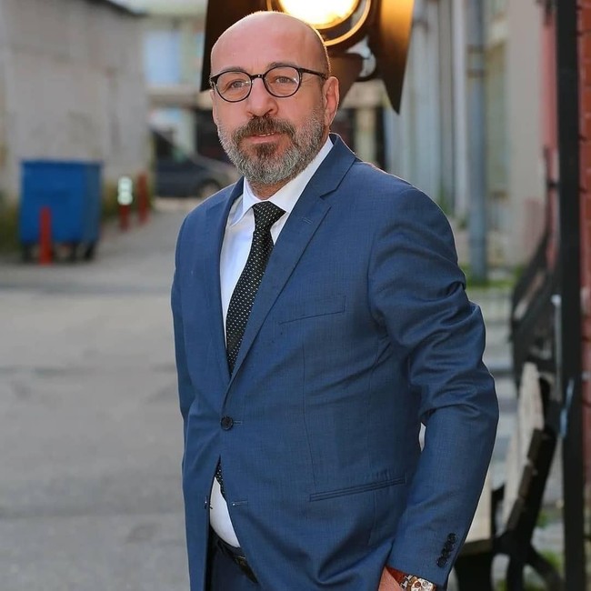 Ünlü gazeteci hastanede yaşam savaşı veriyor! Kalp krizine BionTech aşısı mı neden oldu? - Resim : 1