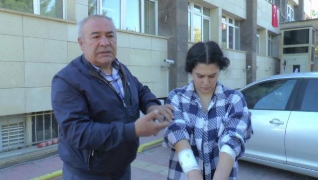 15 köpek üniversiteli kıza dehşeti yaşattı - Resim : 1