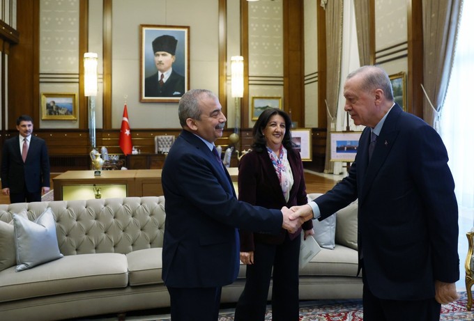 Külliye'de tarihi görüşme! Erdoğan, DEM Parti heyetiyle bir araya geldi - Resim : 3