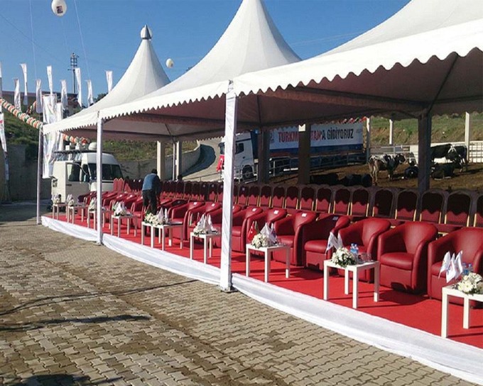 Özgür Özel bu ihaleye çok kızacak! Vatandaşa plastik, protokole Hilton sandalye! - Resim : 1