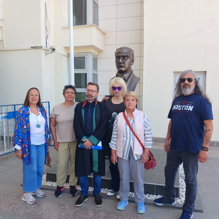 Sosyal medyadan tanıştığı kadının özel görüntülerini paylaştı: Ünlü yazara hapis cezası! - Resim : 1