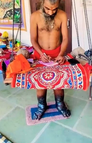 Tanrı'yı Görmek İçin 12 Yıldır Ayakta Duran Hintli Adam! İşte Daulat Giri Ji Maharaj - Sayfa 3