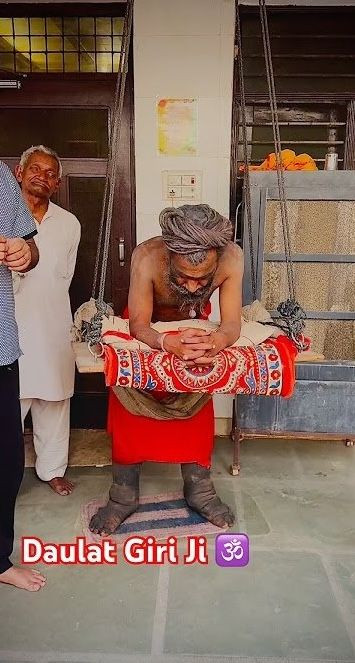 Tanrı'yı Görmek İçin 12 Yıldır Ayakta Duran Hintli Adam! İşte Daulat Giri Ji Maharaj - Sayfa 2