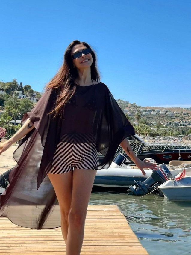 Dilara Aksüyek'ten nefes kesen Bodrum pozları! Kırmızı bikinisiyle sosyal medyayı salladı - Sayfa 1